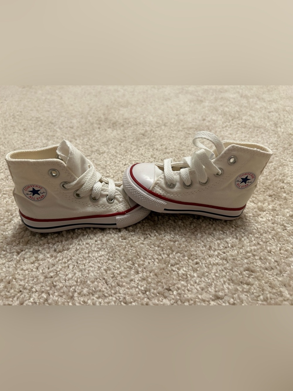 Converse Baby white All Star high top classic size 4. EUC
